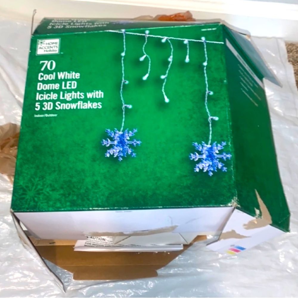 70 cool white dome led icicle lights with 5 3d snowflakes